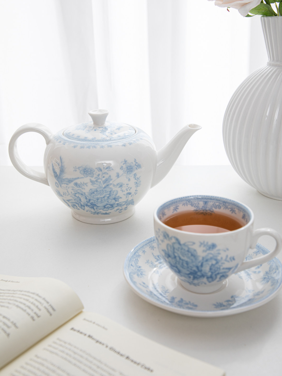 Coffee Tea House - Retro-Set aus blauem Pfingstrosen-Design: Nachmittagstee-Tasse und